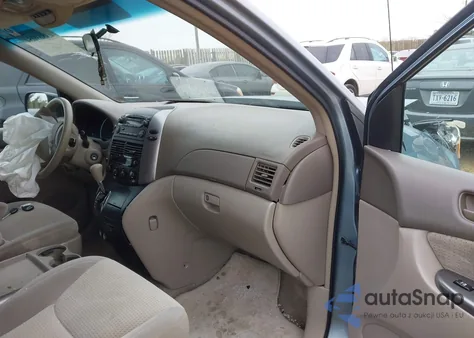 2010 Toyota Sienna Le from USA, damaged, VIN 5TDKK4CC7AS305851